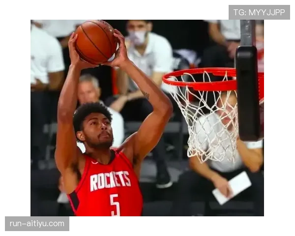 乔丹·汤普森训练完直接去超市抢打折牛排，这反差谁懂啊