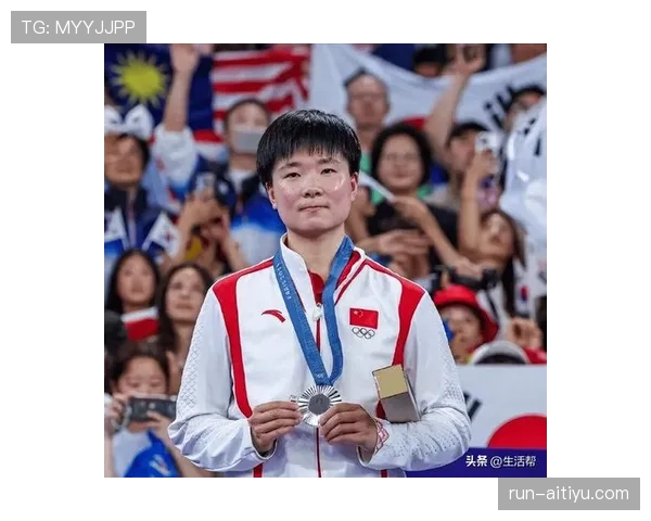 何冰娇赛场像冰山，超市拎着小布袋回家，笑死我