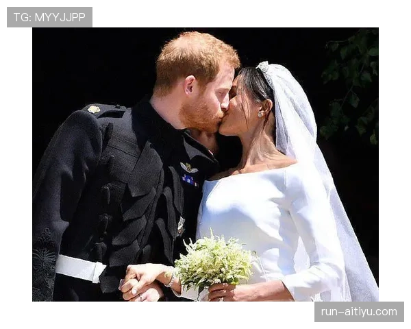 刚刷到梅根·拉皮诺的私照，赛场上狠到不行，逛街拎的包让我怀疑人生